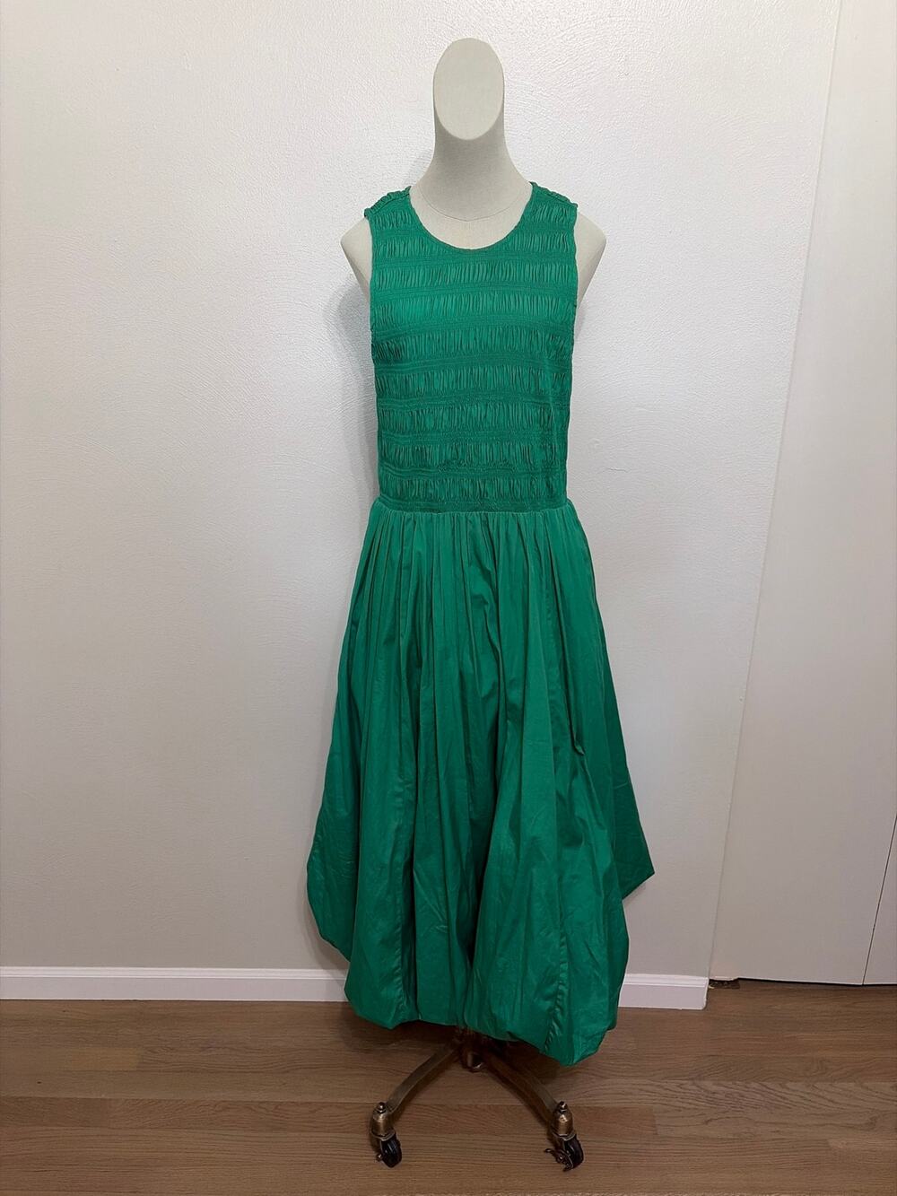 Madewell Melody Bubble-Hem Smocked Midi Dress in Poplin Verdant Green in Medium